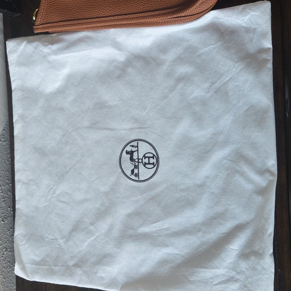 Beautiful Replica Halston Cross Body Bag. Great Condition! Tan, Gold Hardware. - Picture 7 of 11